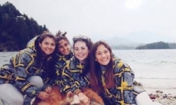 Amparo con sus amigas disfrutando Bariloche