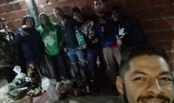 Jorge y sus amigos de juntada en Corrientes.