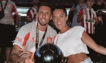 Cami Homs festejó a los besos con José Sosa el campeonato de Estudiantes: "Tu felicidad es la mía"