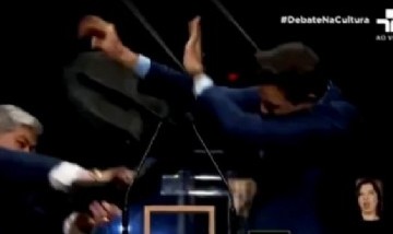 Candidato a la alcaldía de San Pablo golpeó con una silla a su rival en un debate televisado