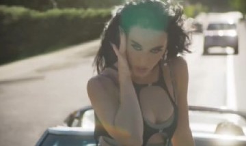 Katy Perry encendió las redes con un video correspondiente a la canción "I'm his, he's mine"