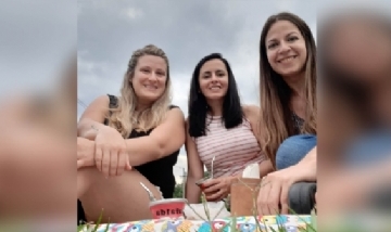 Zulma y sus amigas mateando en Tucumán, Argentina.