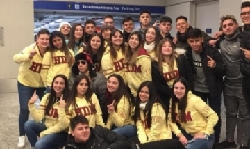 Los chicos del 2 de Abril de Santiago del Estero a punto de partir para Bariloche.