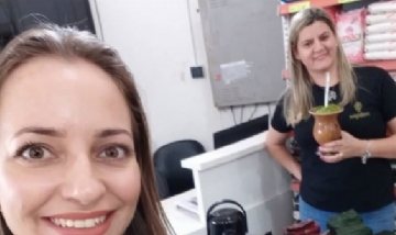 Charo y Juli mateando en el trabajo. CABA.