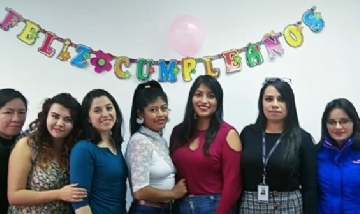 Liz festejando su cumple con amigas desde Quito, Ecuador.