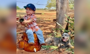 El pequeño Zé tomando mates en Campo Grande, Brasil.