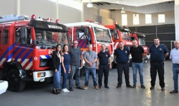 El intendente Guillermo Britos entregó un cheque por $3.500.000 a los Bomberos Voluntarios