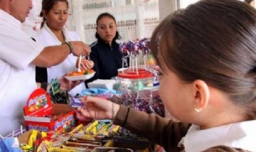 México busca prohibir la comida chatarra en escuelas para combatir los índices de obesidad