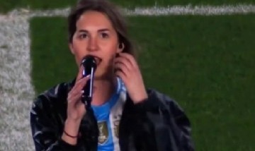 Quién es la joven que cantó una canción de la Selección en el Monumental y se volvió tendencia