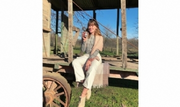 Cintia con unos ricos mates en San Antonio de Areco