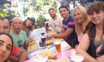 Gabriela de peña con sus amigos en Cartagena, Colombia.