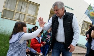 El intendente Guillermo Britos recorrió el inicio de una nueva obra de asfalto con hormigón