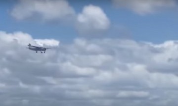 "Yo no tengo idea": El piloto se desmayó en pleno vuelo y un pasajero aterrizó el avión