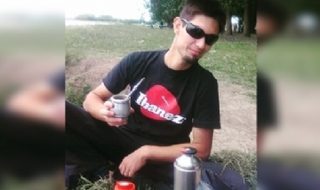 Fabian disfrutando unos mates en la tarde San Vicente, Buenos Aires.