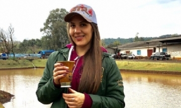 Elisa disfrutando unos mates en Sao Jao, Brasil.