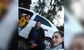 Valentina mateando con su novio Marce y su amiga Caro en el molino de Arrecifes, Bs. As.