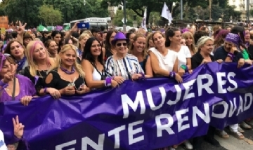 Marcha de mujeres. Pañuelos verdes. CABA.