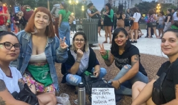 Yamila, Milagros, Reina, Juliana y Agustina presentes en la Marcha de CABA.